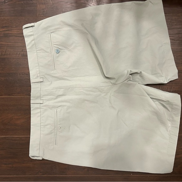 Vineyard Vines Pale Blue/Green Shorts - Picture 6 of 6